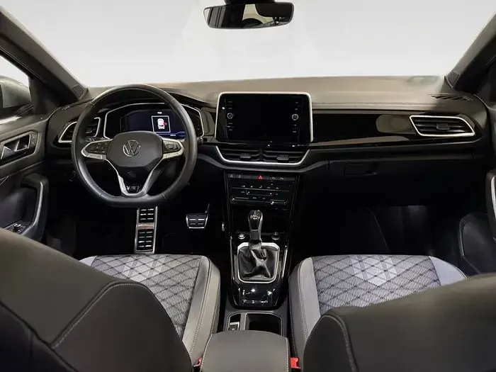 Usado VW T-Roc R-line 150 CV (110 kW) 2023 Gris plata SUV