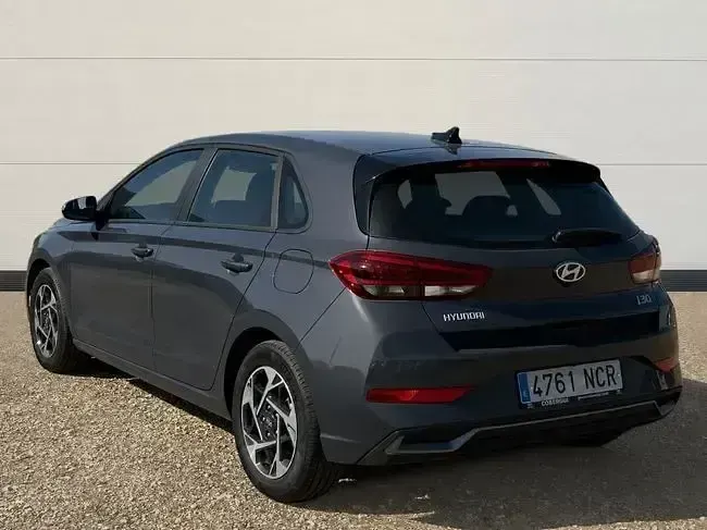 Usado Hyundai i30 N Line 96 CV (70 kW) 2025 Gris Berlina