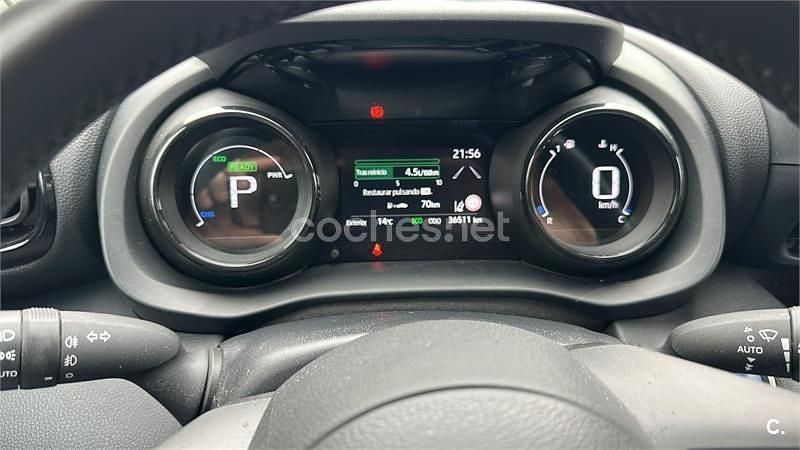 Usado Mazda 2 116 CV (85 kW) 2023 Rojo Utilitario