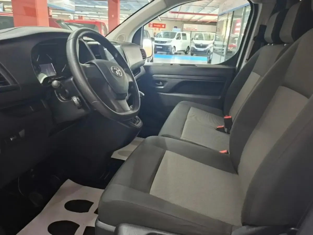 Używany Toyota Proace 120 KM (88 kW) 2024 Biały Minivan