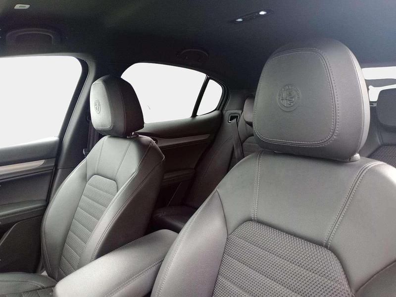 Usado Alfa Romeo Stelvio Sprint 190 CV (139 kW) 2022 Blanco SUV