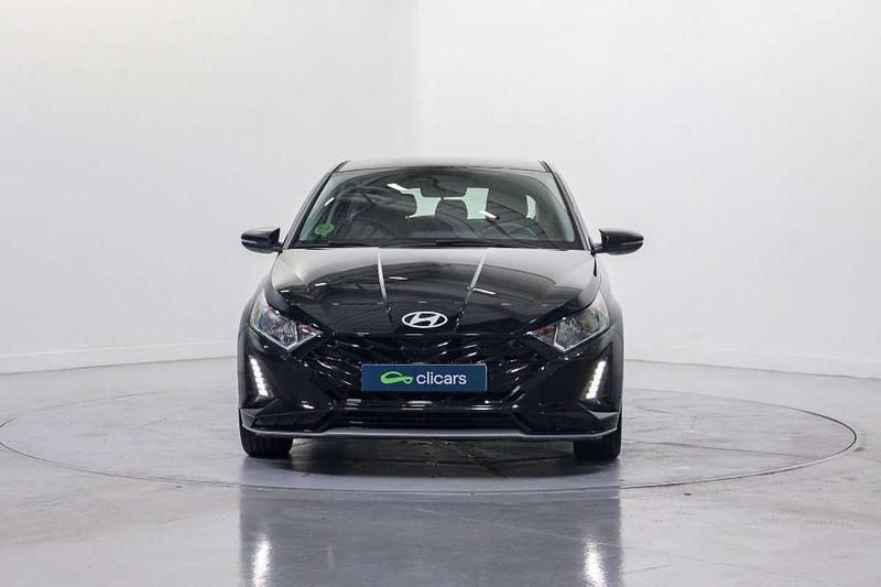 Usado Hyundai i20 101 CV (74 kW) 2024 Negro Utilitario