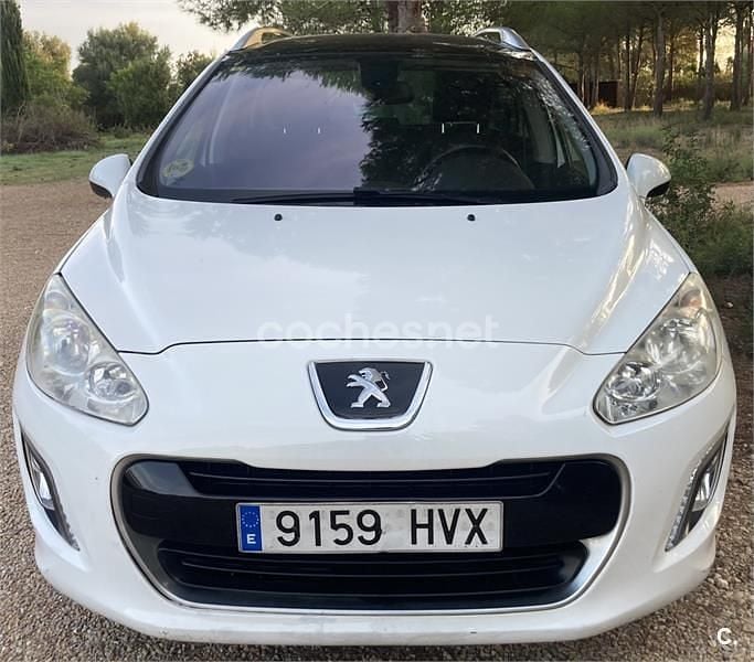 Usado Peugeot 308 SW Active 115 CV (84 kW) 2014 Blanco Familiar