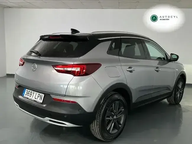 Usado Opel Grandland X Edition 130 CV (95 kW) 2021 Gris SUV