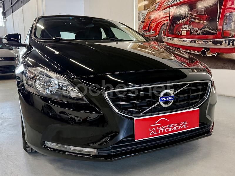 Negro Usado 2015 Volvo V40 Kinetic Berlina | 10.400 € (Precio justo) - Imagen 1/4