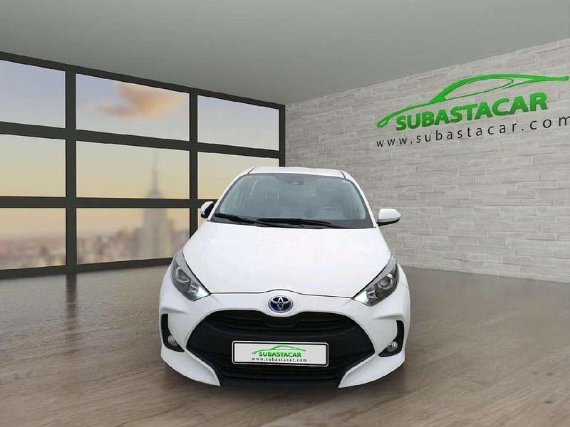 Blanco Usado 2021 Toyota Yaris Hybrid Active Utilitario | 12.645 € - Imagen 1/4