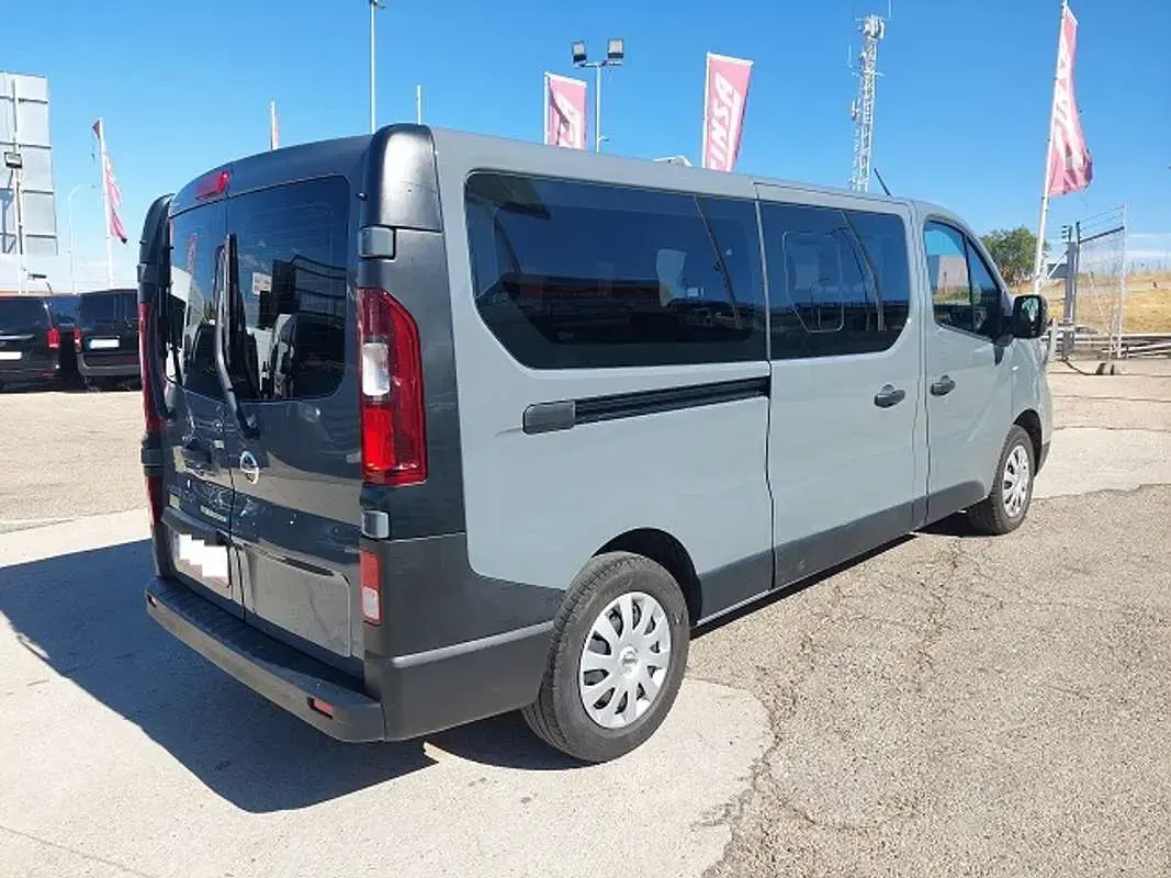 Usado Nissan Primastar 110 CV (80 kW) 2024 Gris Monovolumen