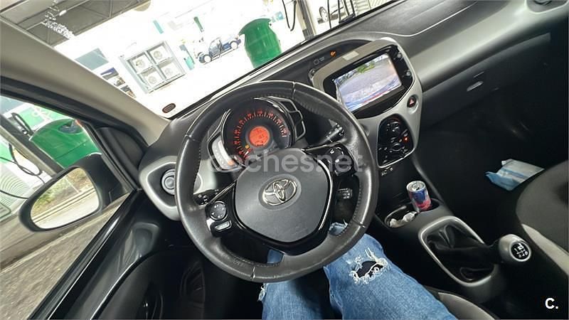 Usado Toyota Aygo X-play 69 CV (50 kW) 2015 Gris / plata Utilitario
