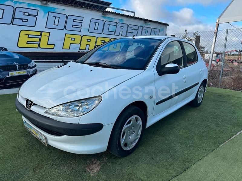 Blanco Usado 2003 Peugeot 206 Berlina | 2499 € (Precio justo) - Imagen 1/4