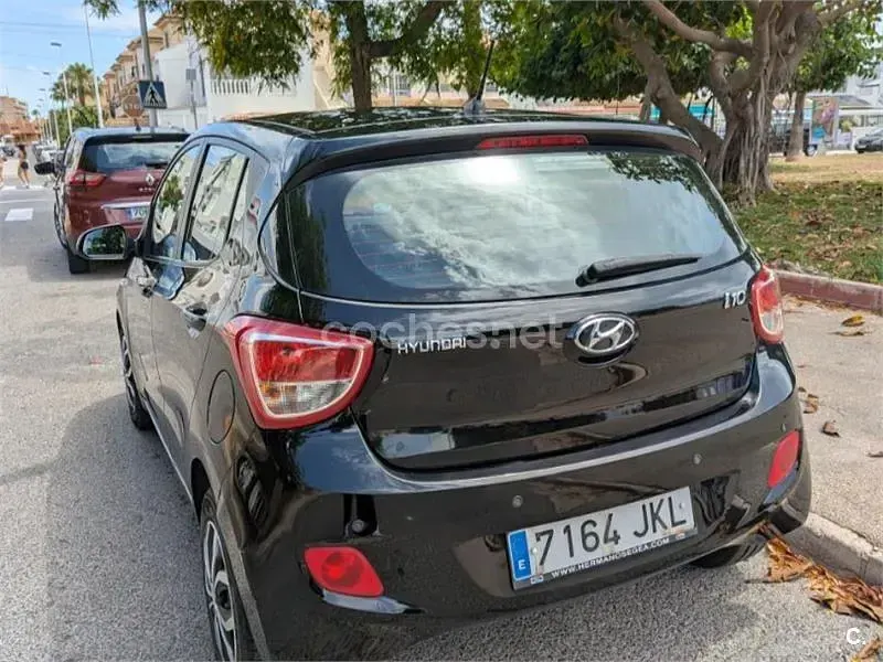 Usado Hyundai i10 66 CV (48 kW) 2015 Negro Utilitario