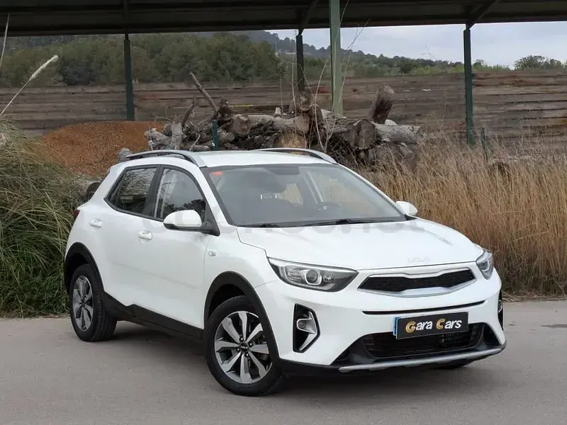 Usado Kia Stonic 100 CV (73 kW) 2022 Blanco SUV