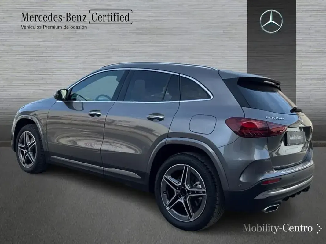 Usado Mercedes GLA250 163 CV (119 kW) 2025 Gris montaña SUV