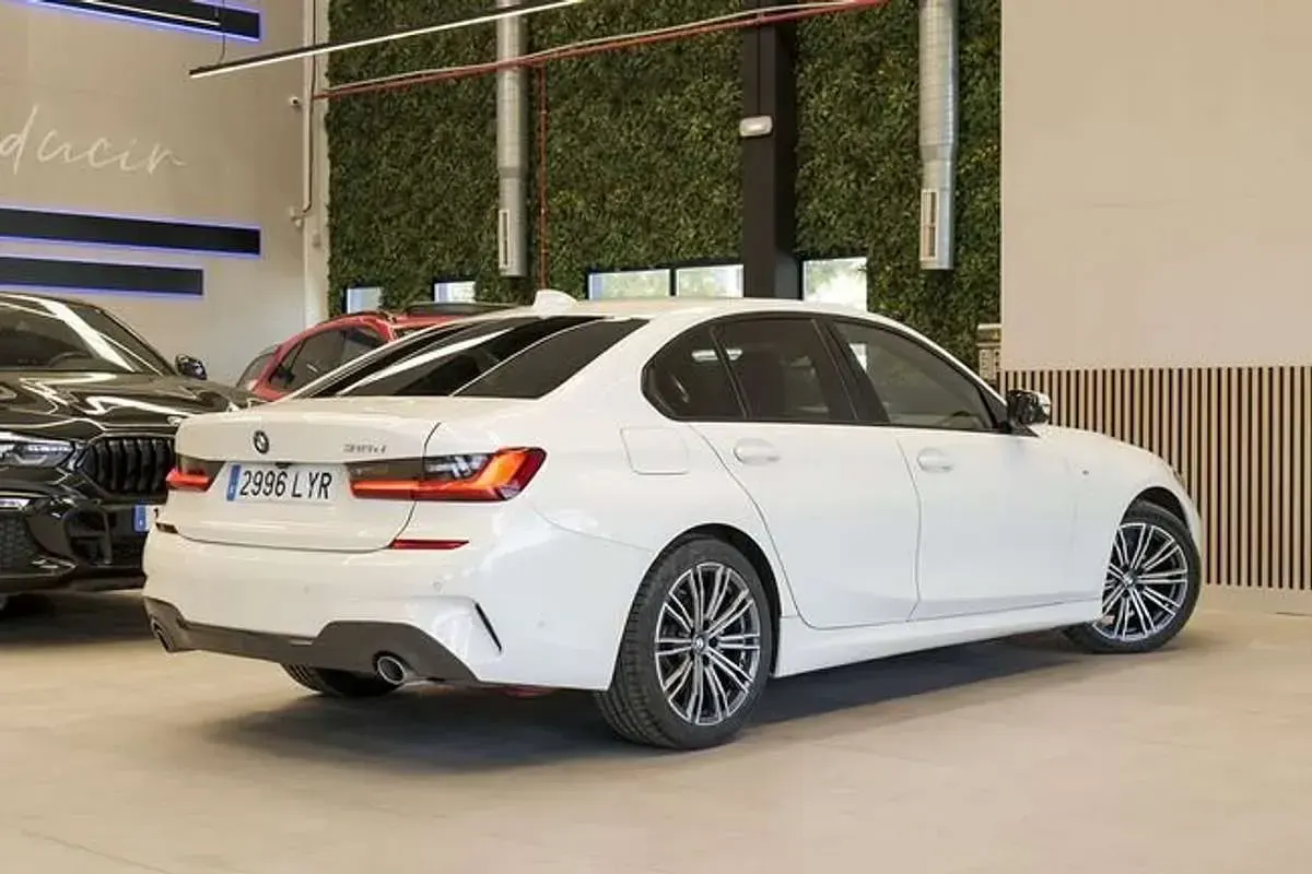 Usado BMW 318 150 CV (110 kW) 2022 Blanco Berlina
