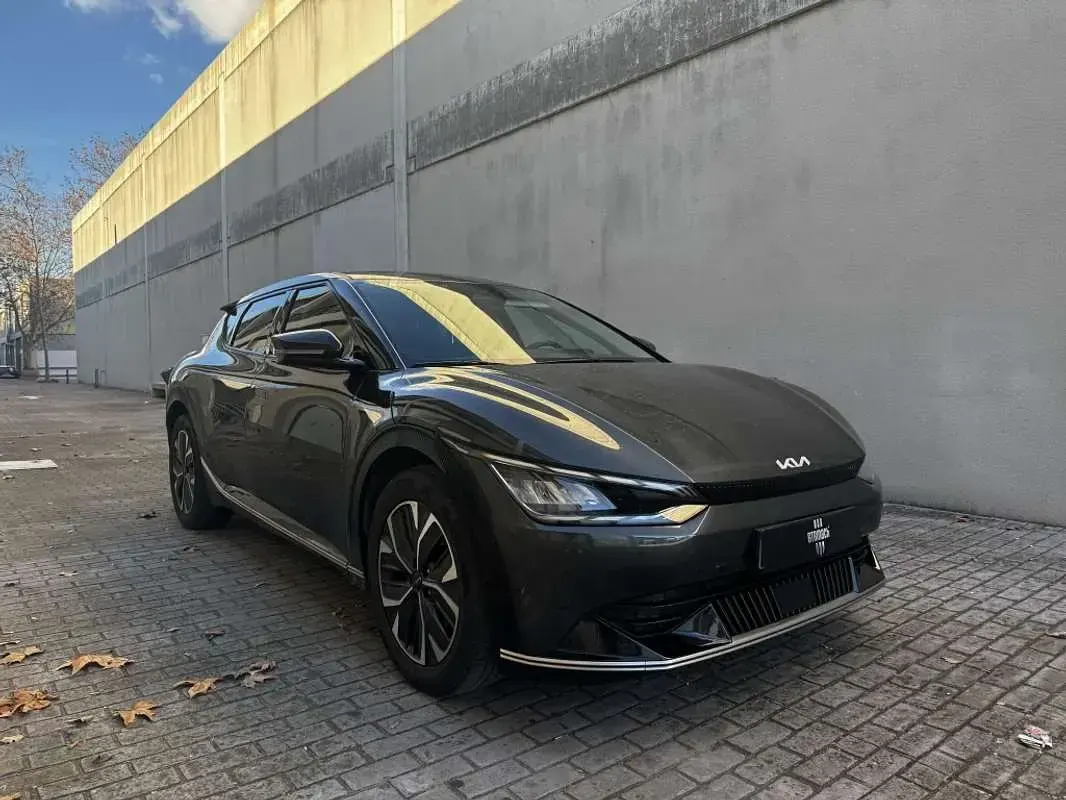 Begagnad Kia EV6 Air 125 kW (170 HK) 2022 Grå SUV