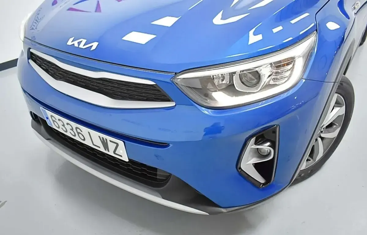 Usado Kia Stonic 84 CV (61 kW) 2022 Azul SUV