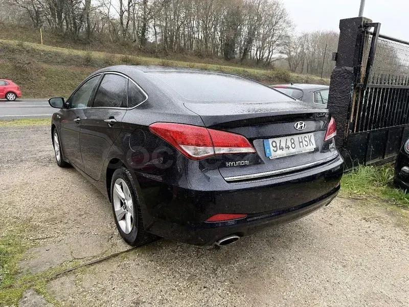 Usado Hyundai i40 115 CV (84 kW) 2013 Negro Berlina