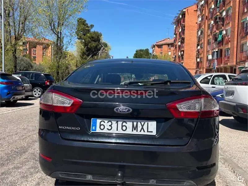 Usado Ford Mondeo Titanium 140 CV (102 kW) 2014 Negro Berlina