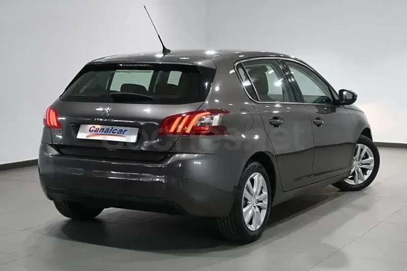 Usado Peugeot 308 Active 130 CV (95 kW) 2014 Marrón Berlina