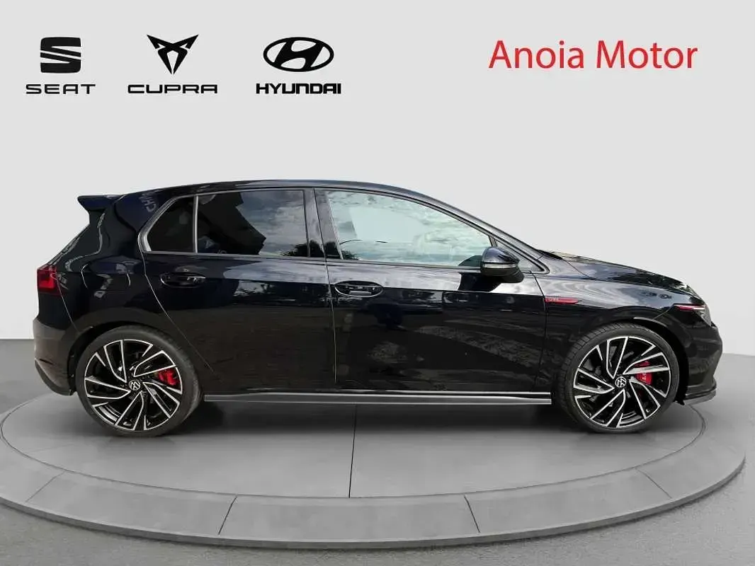 Usado VW Golf VIII GTI 300 CV (220 kW) 2022 Negro Utilitario