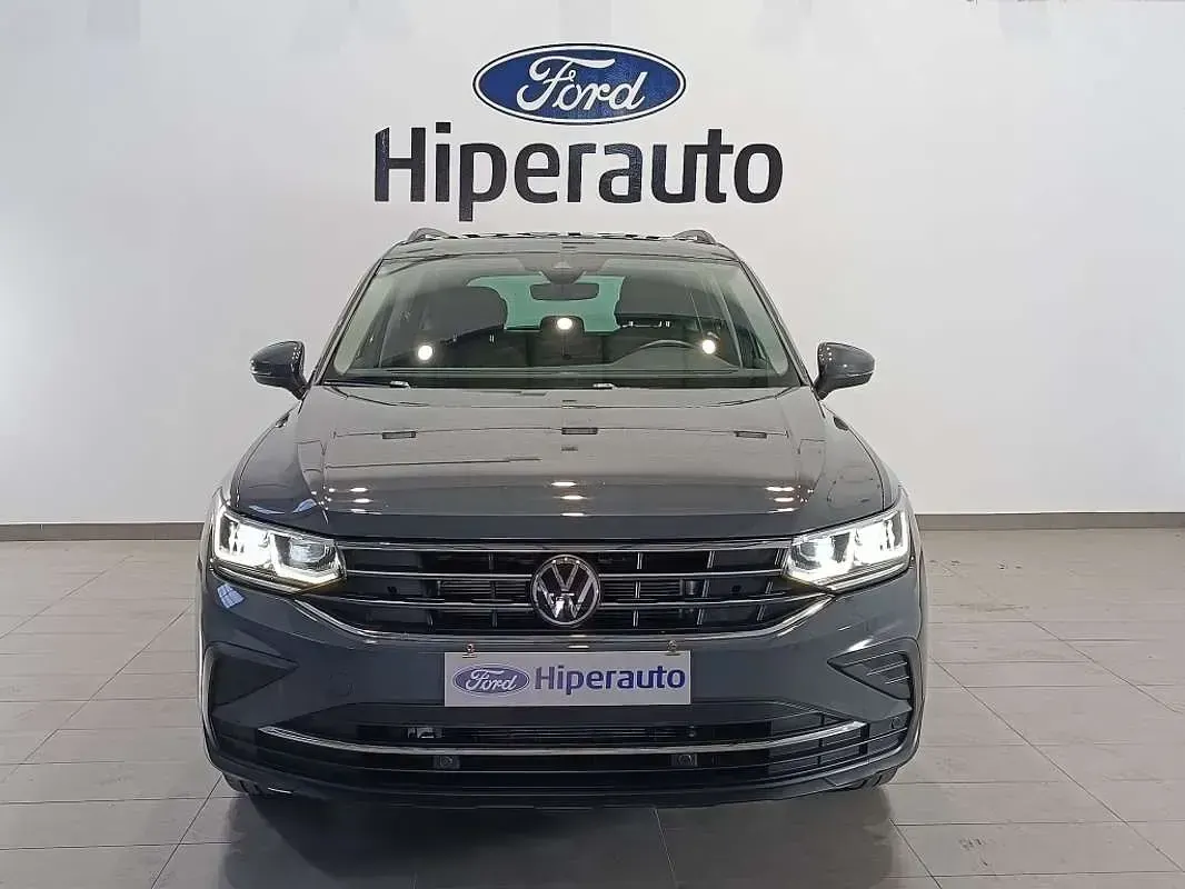 Usado VW Tiguan Life 150 CV (110 kW) 2023 Gris SUV