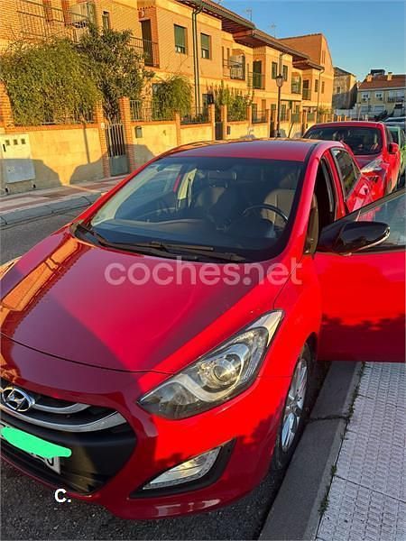 Rojo Usado 2014 Hyundai i30 Berlina | 5900 € (Precio justo) - Imagen 1/1