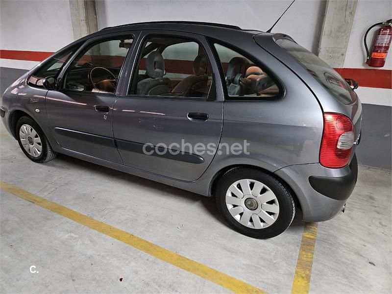 Gris / plata Usado 2006 Citroën Xsara Picasso Exclusive Monovolumen | 3900 € (Precio justo) - Imagen 1/4