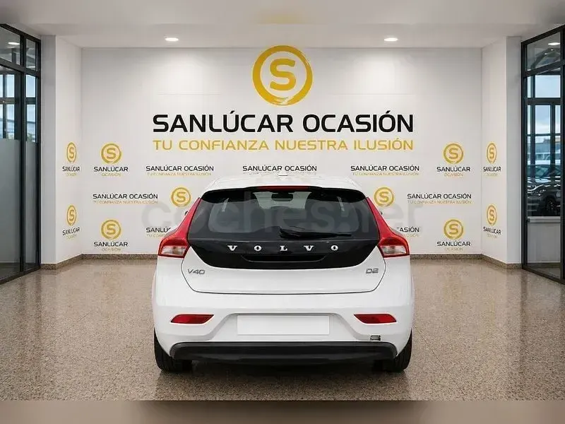 Usado Volvo V40 Kinetic 115 HP (84 kW) 2014 Branco Sedan