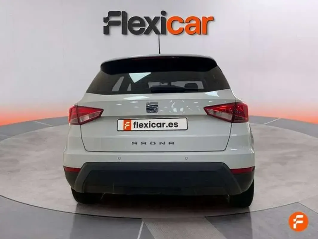 Usado Seat Arona Ecomotive 95 CV (69 kW) 2021 Blanco SUV