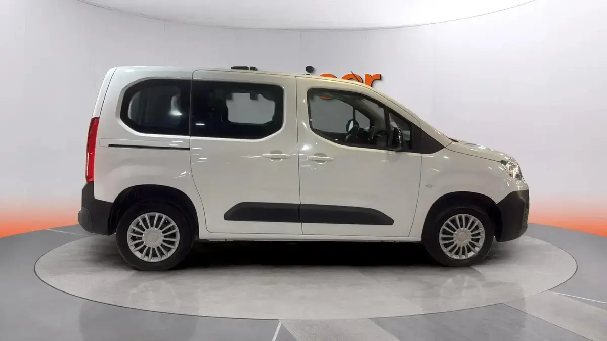 Usado Fiat Doblò 131 CV (96 kW) 2023 Blanco Monovolumen