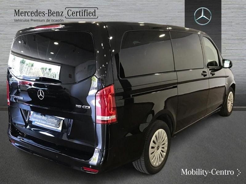 Usado Mercedes Vito 2023 Negro Van