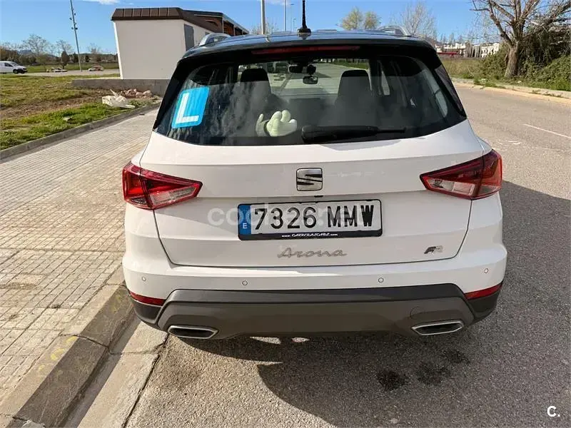 Usado Seat Arona Style 110 CV (80 kW) 2024 Blanco SUV