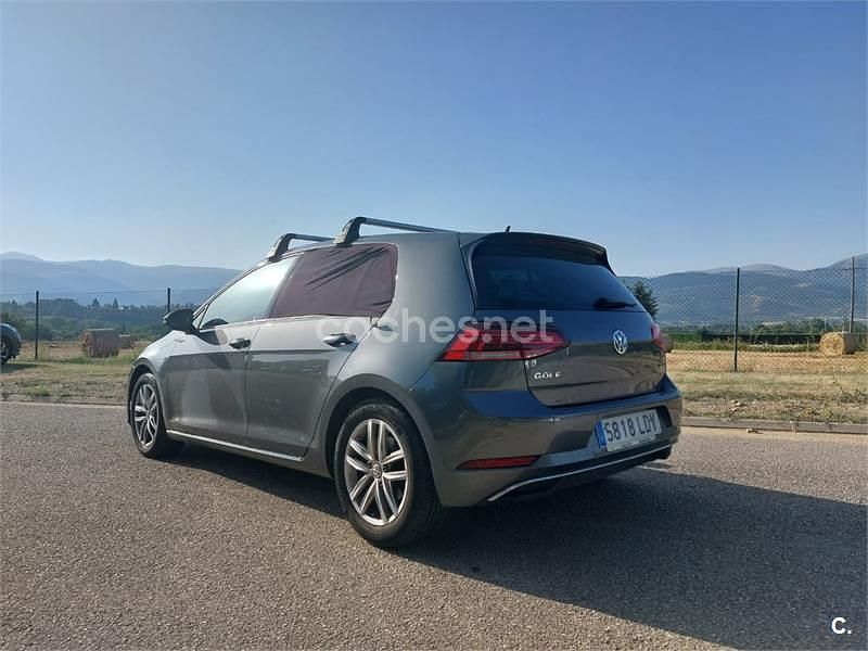 Usado VW Golf VIII Advance 130 CV (95 kW) 2020 Gris / plata Berlina