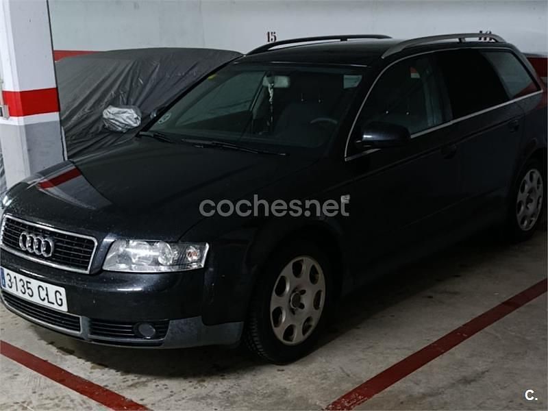 Usado Audi A4 130 CV (95 kW) 2003 Negro Familiar