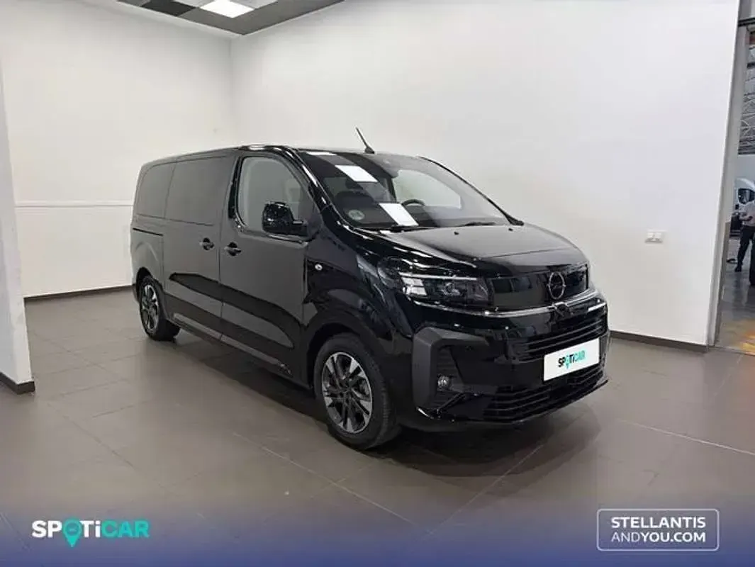 Usado Opel Zafira Life 177 CV (130 kW) 2024 Negro Monovolumen