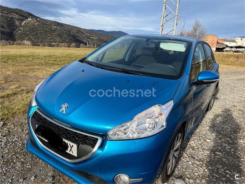Azul Usado 2013 Peugeot 208 Active Utilitario | 6450 € (Buen precio) - Imagen 1/4