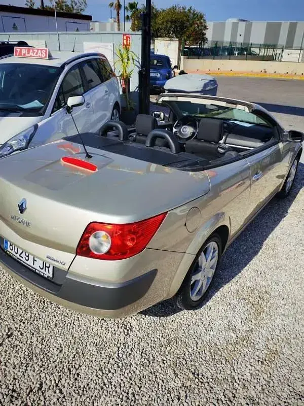 Usado Renault Mégane Cabriolet Extreme 111 CV (81 kW) 2007 Beige Descapotable