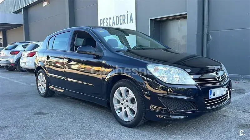 Usado Opel Astra Sport 110 CV (80 kW) 2010 Negro Berlina