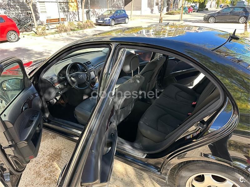 Negro Usado 2004 Mercedes E220 Avantgarde Berlina | 5500 € (Caro) - Imagen 1/3
