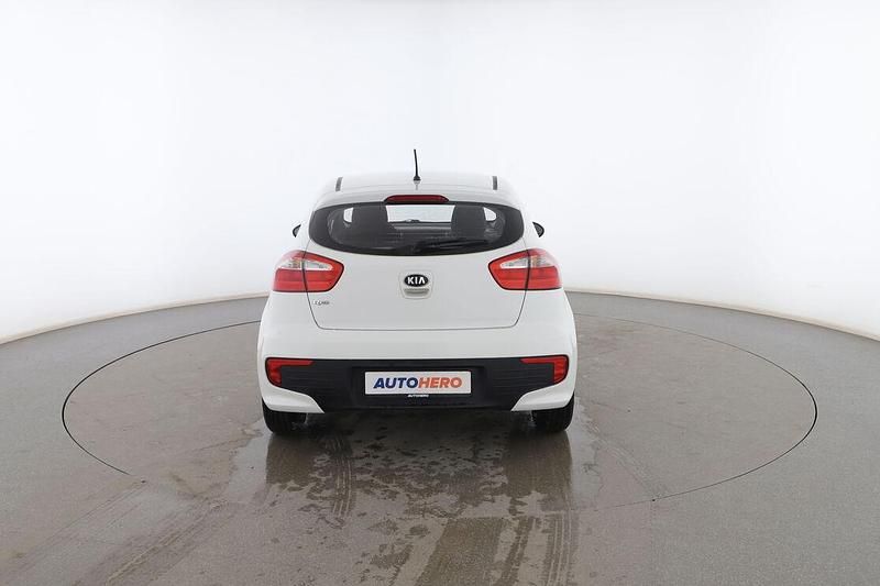 Usado Kia Rio 85 CV (62 kW) 2015 Blanco Utilitario