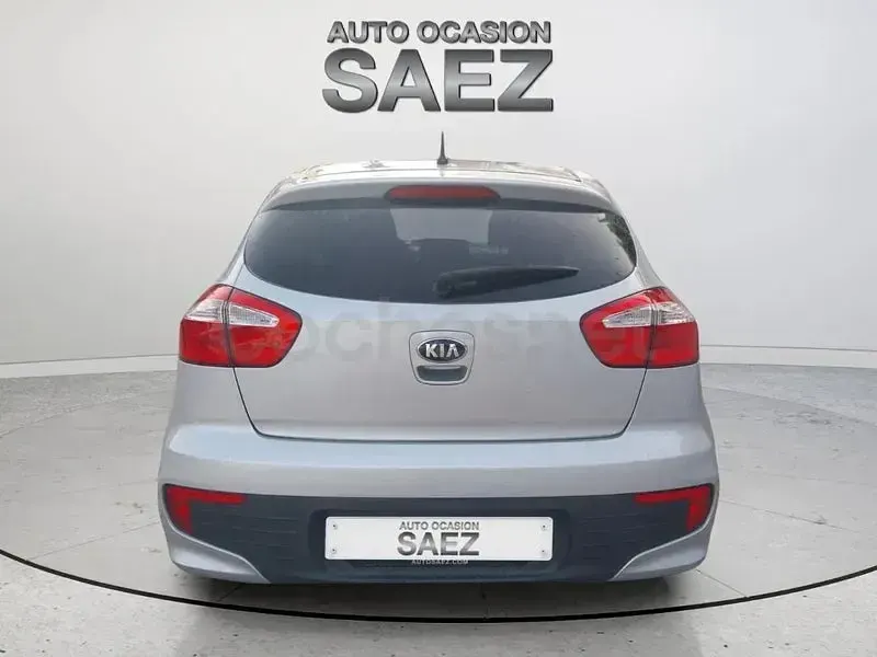 Käytetty Kia Rio 84 HP (61 kW) 2016 Harmaa Viistoperä