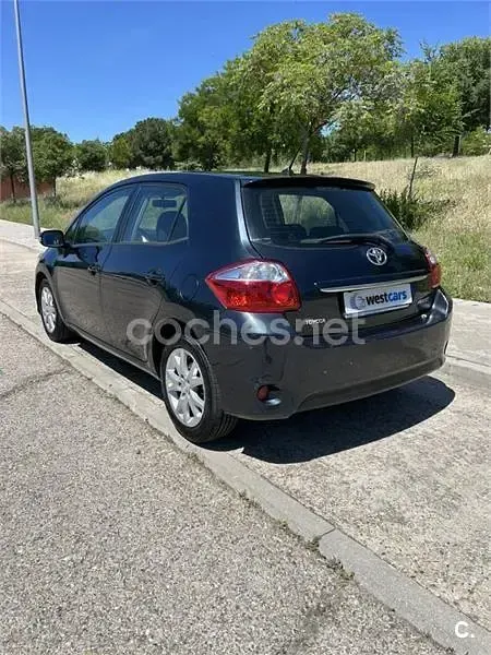 Usado Toyota Auris Active 132 CV (97 kW) 2012 Negro Berlina