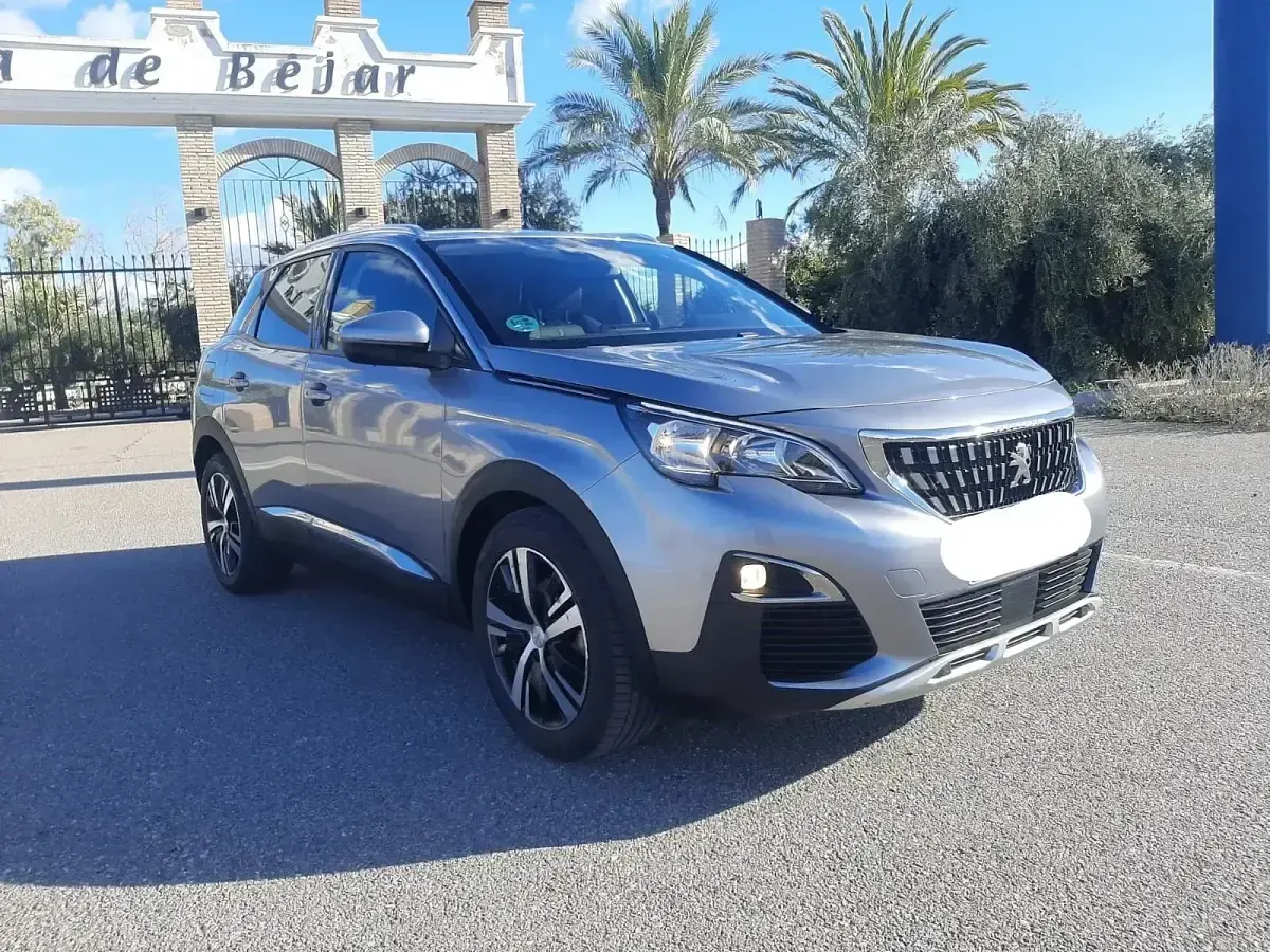 Usado Peugeot 3008 Allure 130 CV (95 kW) 2020 Gris SUV