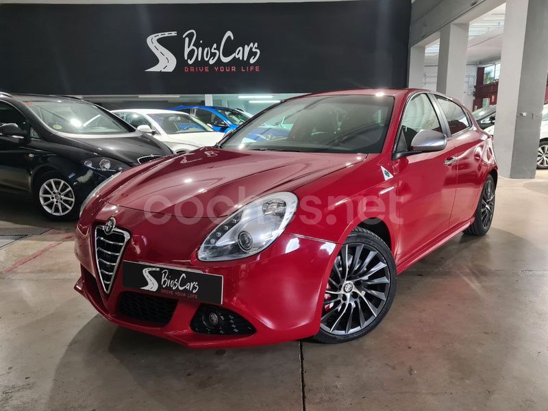 Rojo Usado 2012 Alfa Romeo Giulietta Quadrifoglio Verde Utilitario | 18.199 € (Caro) - Imagen 1/4