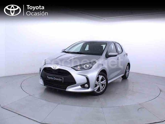 Gris / plata Usado 2024 Toyota Yaris Hybrid Active Berlina | 22.300 € (Precio justo) - Imagen 1/3