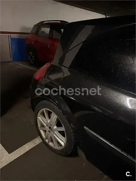Usado Renault Mégane Dynamique 120 CV (88 kW) 2006 Negro Berlina