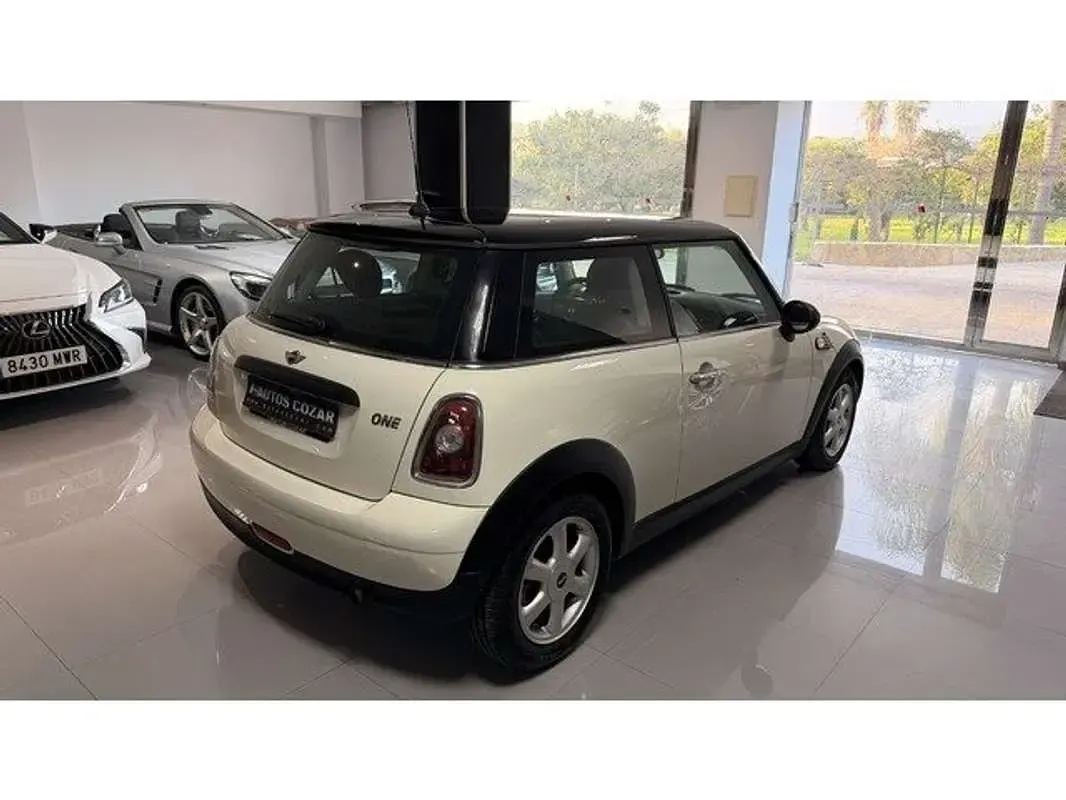 Usado Mini ONE 95 CV (69 kW) 2007 Blanco Utilitario