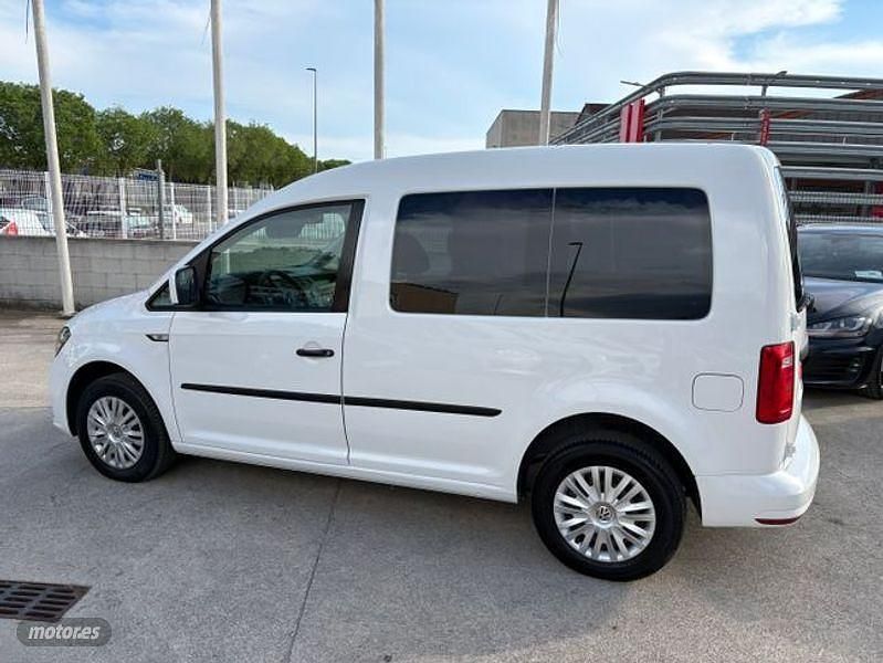 Usado VW Caddy Trendline 102 CV (75 kW) 2016 Blanco Monovolumen