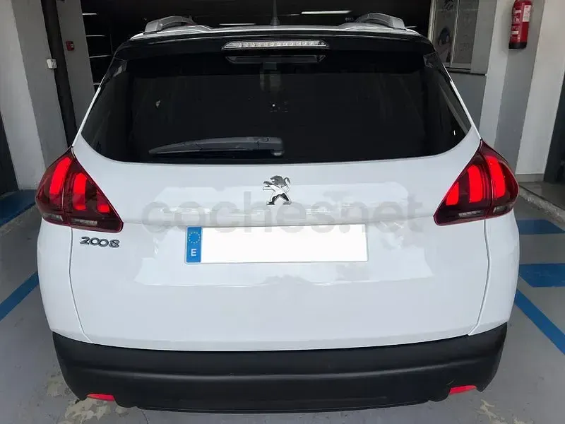 Usado Peugeot 2008 Style 110 CV (80 kW) 2017 Blanco SUV