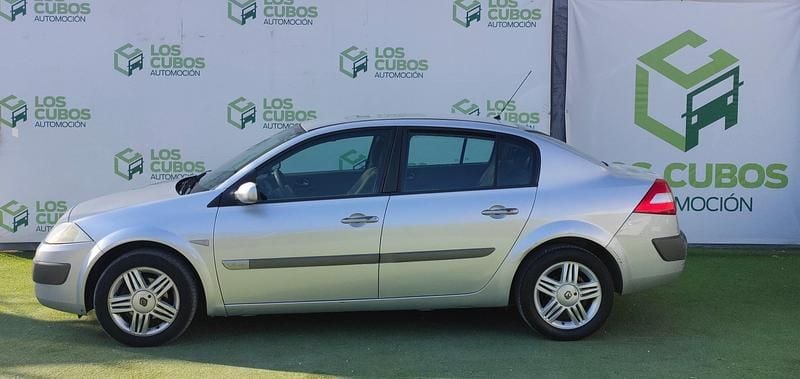 Usado Renault Mégane Cabriolet Dynamique 115 CV (84 kW) 2004 Gris Descapotable
