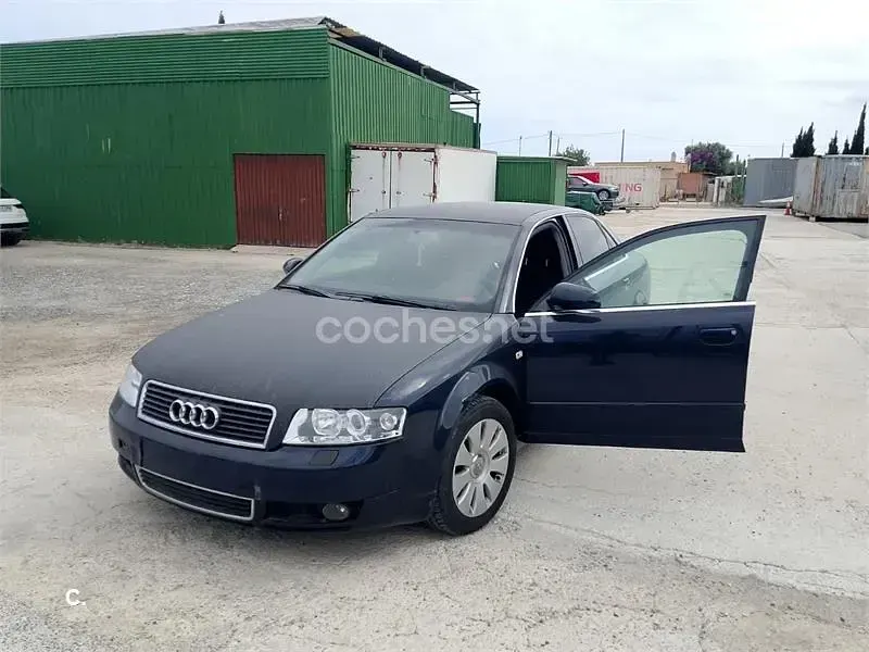 Usado Audi A4 163 CV (119 kW) 2004 Azul Berlina